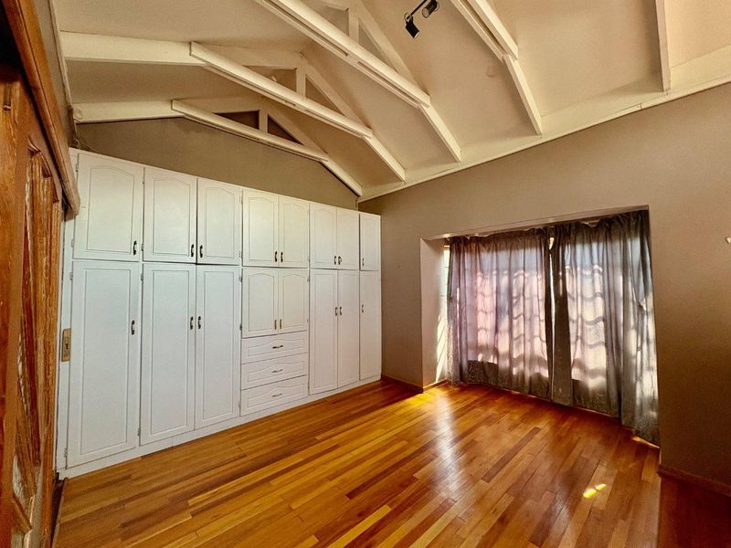 SPACIOUS  FAMILY RETREAT IN THE HEART OF WESTDENE - Photo 8