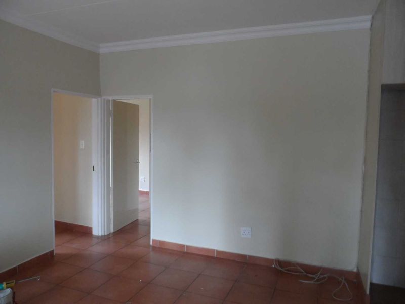 2 BEDROOM COTTAGE TO RENT IN PHILIP NEL PARK - Photo 7