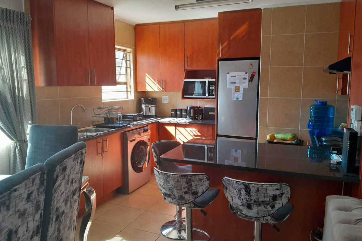 Neat as a Pin: Perfect Starter Home in Prime Location - Photo 5