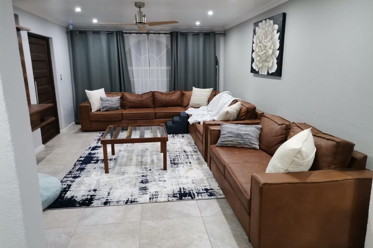 4 Bedroom House for Sale in Verwoerdpark - Photo 3