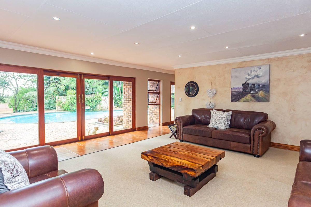 A sanctuary home in the heart of Ruimsig - Photo 4