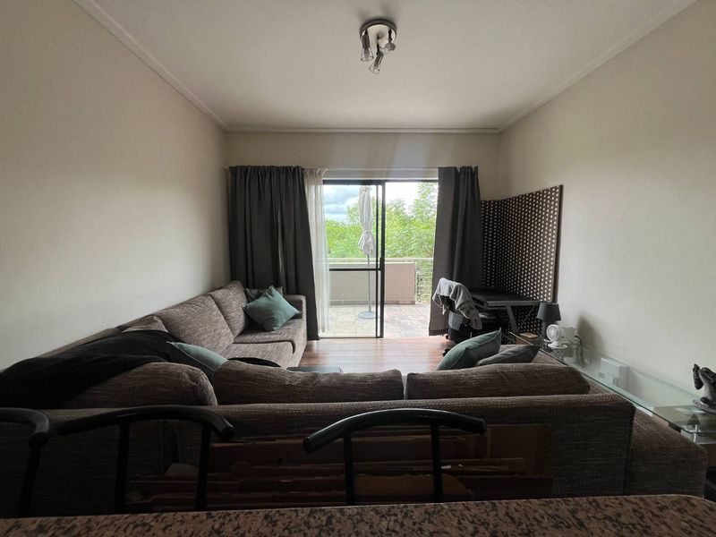 Spacious One bedroom Apartment with scenic views - Photo 4