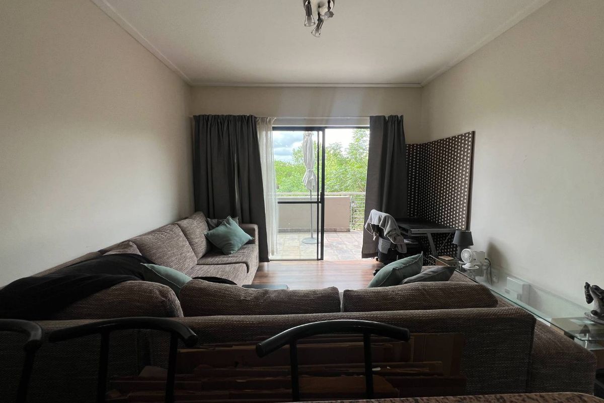 Spacious One bedroom Apartment with scenic views - Photo 4