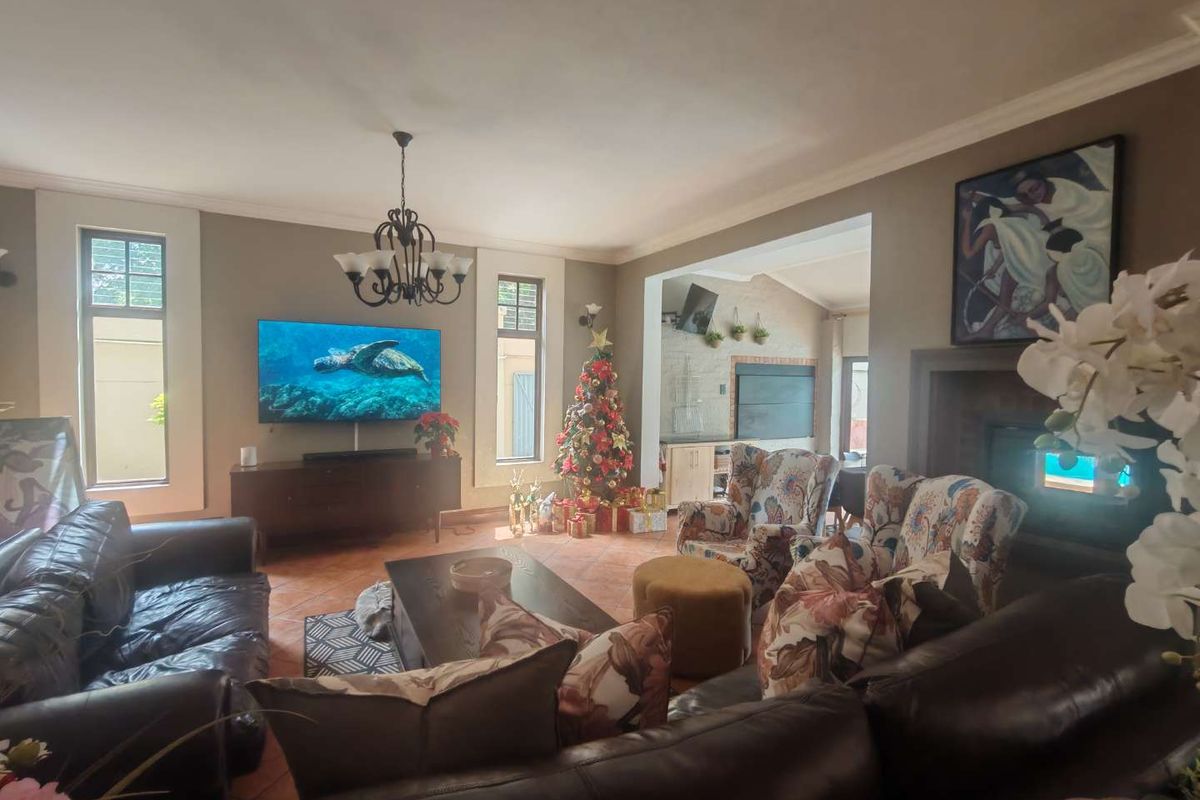 DUAL MANDATE - LOVELY FARMHOUSE STYLE FAMILY HOME - Photo 5