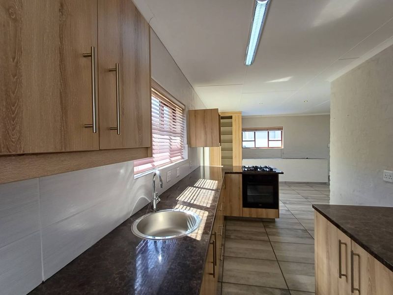 Charming Renovated Home with Income-Generating Flats - Photo 4