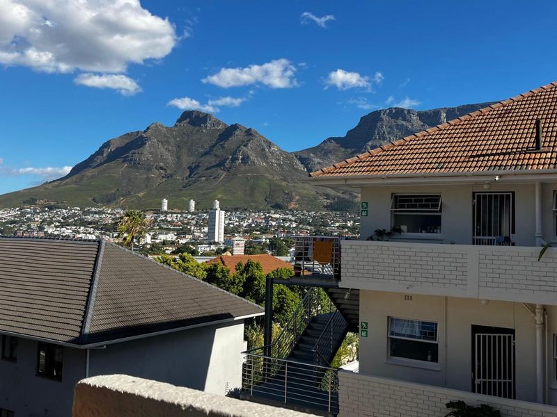 Corner Apartment Full of Potential in Leafy Tamboerskloof - Photo 9