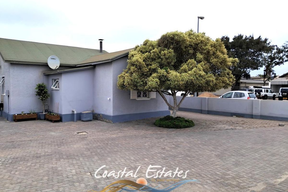 Developer's Dream: Prime Corner Property with Endless Potential - Photo 2