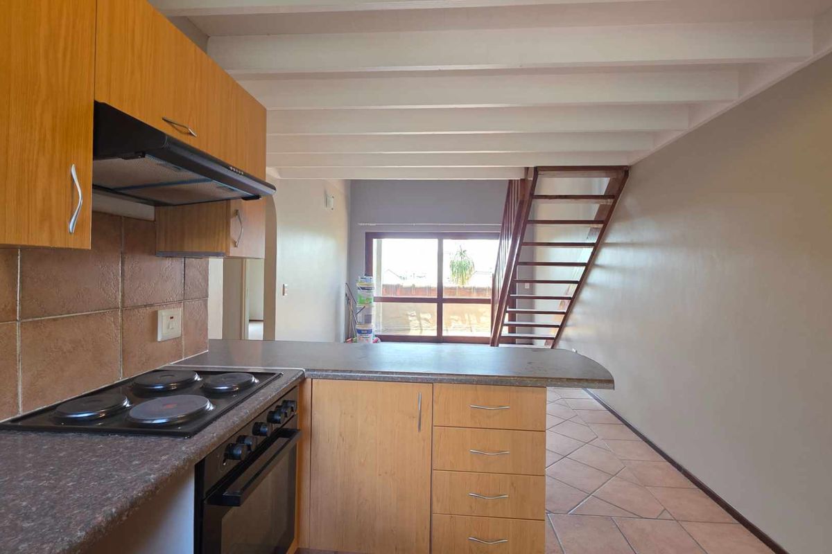 PRICED TO GO!!! Loft Apartment with Stunning Views in Paulshof - Photo 5