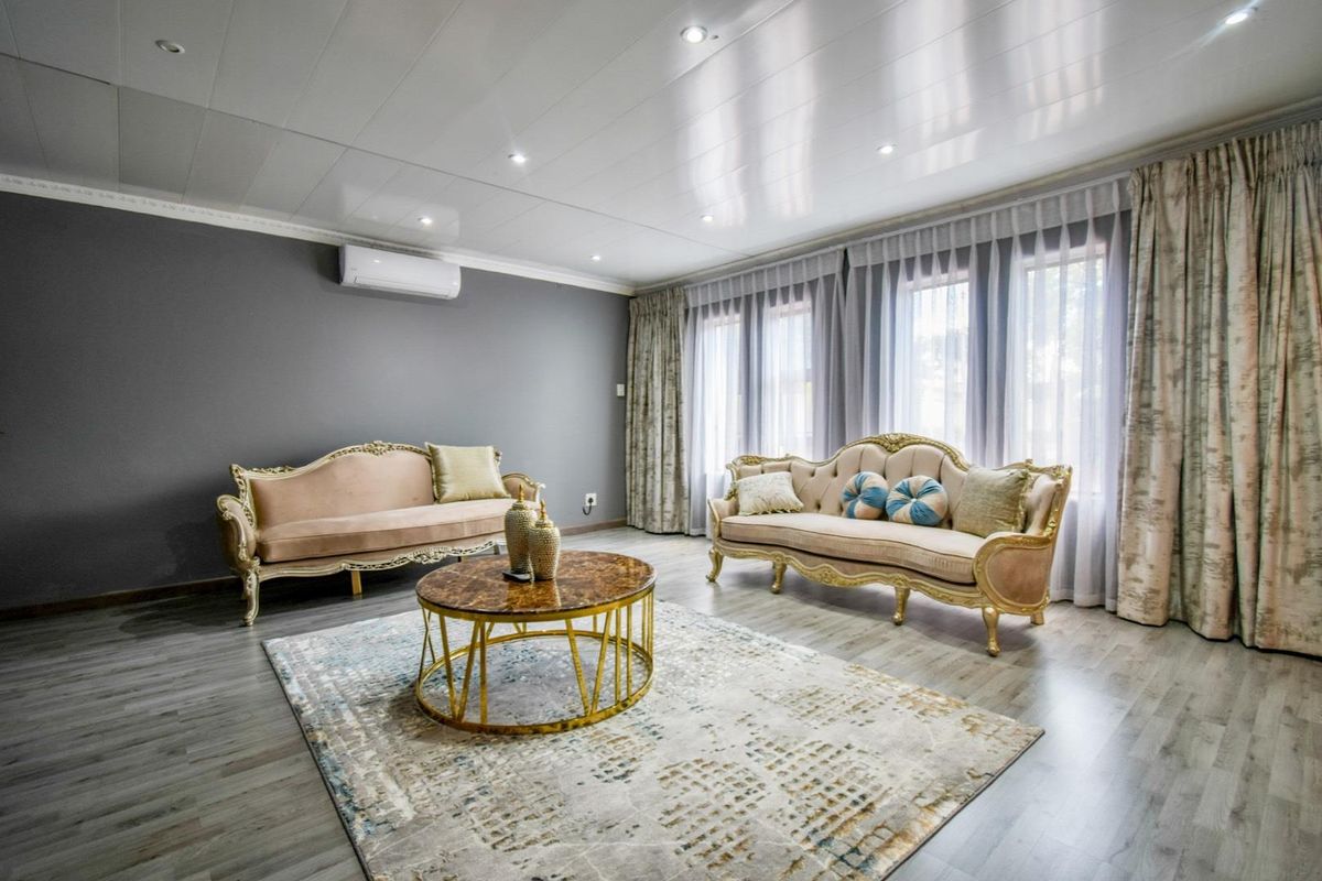 Four bedroom family home in Waterkloof Ridge Estate - Photo 3