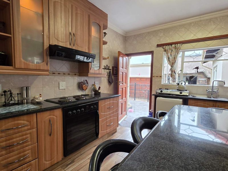 3 Bedroom House for Sale in South Crest - Photo 10