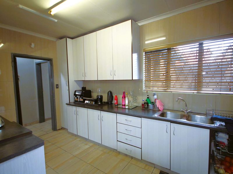 Immaculate 3 bedroom home - Photo 9