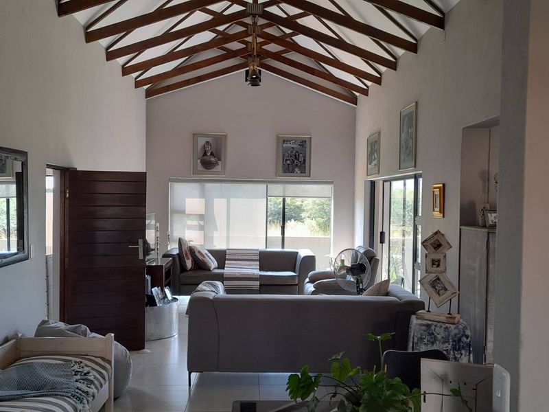 Modern convenience and natural tranquility - Photo 3