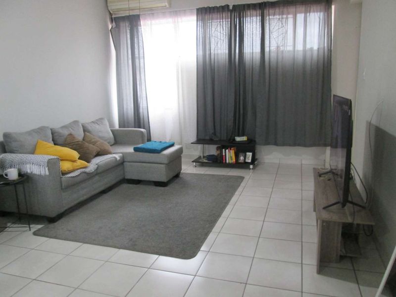OVERVIEW CHARMING [1.5 ] ONE AND HALF BEDROOM FLAT FOR SALE INTHE HEART OF PRETORIA  [ GEZINA ] - Photo 8