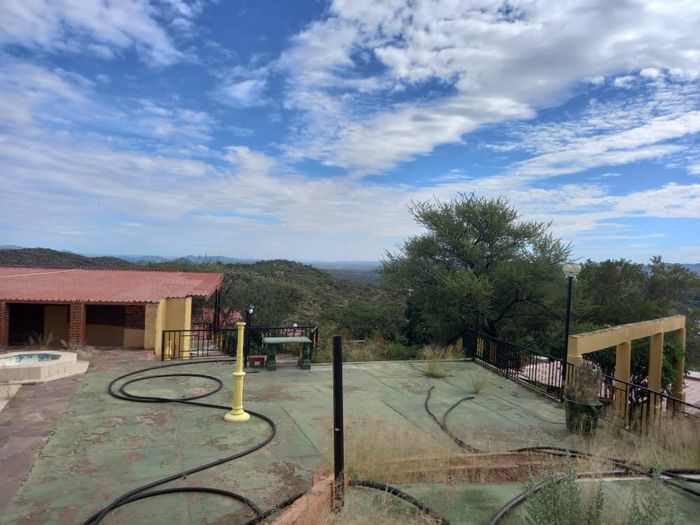 Property #2483439, House For Sale in Windhoek North