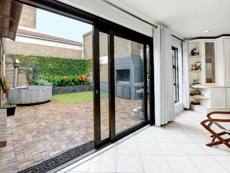 Secure and spacious with a difference - Photo 6