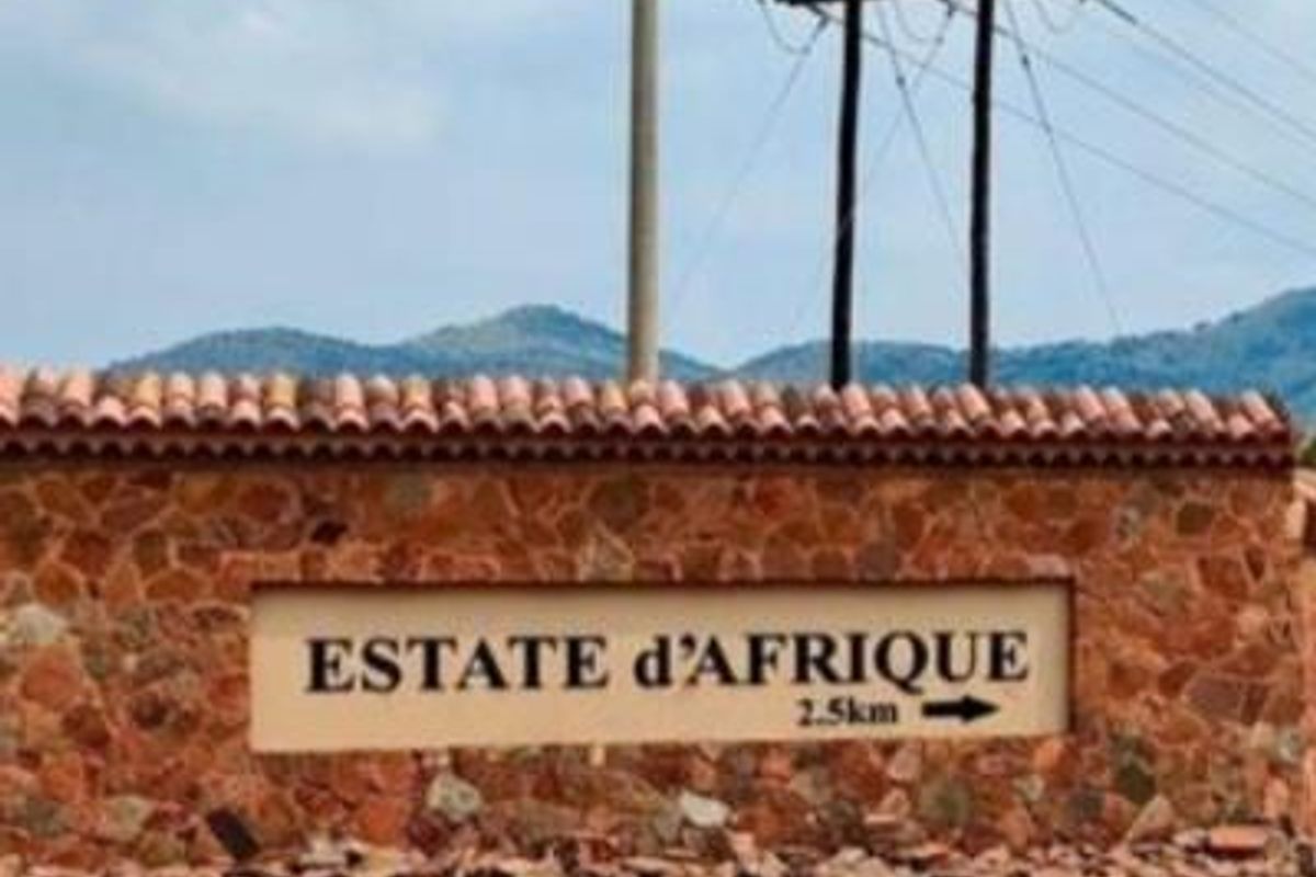 Relaxing views stand for sale. - Photo 2