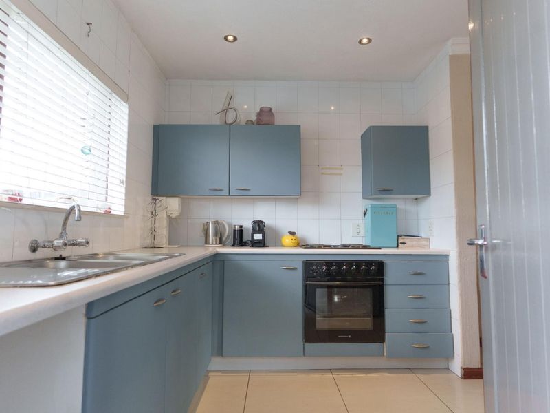 Spacious, 2Bedroom, 1.5Bedroom - Photo 8