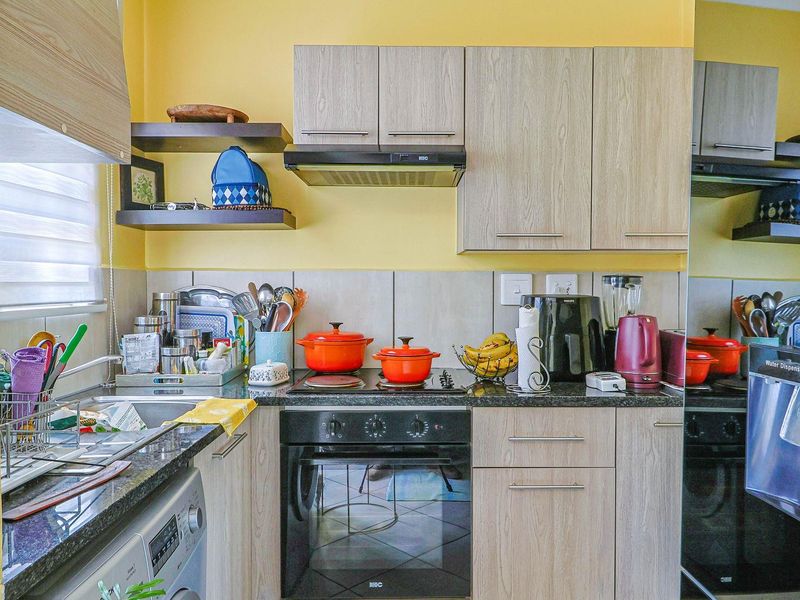 Modern 2-Bedroom Apartment in Secure Estate - Photo 9