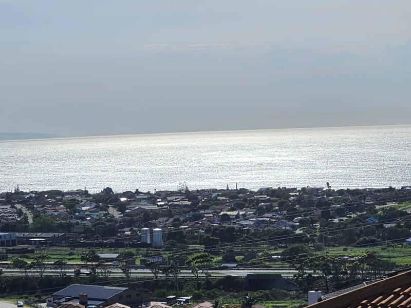 Exclusive Sole Mandate. North facing family home with sea view! - Photo 7