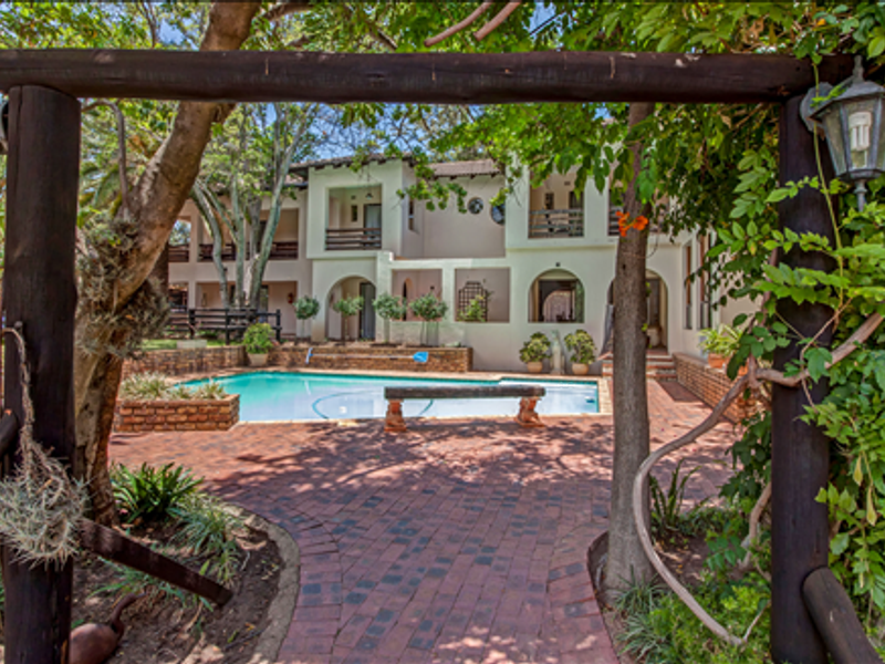 Two big properties combined into one Guesthouse! - Photo 3