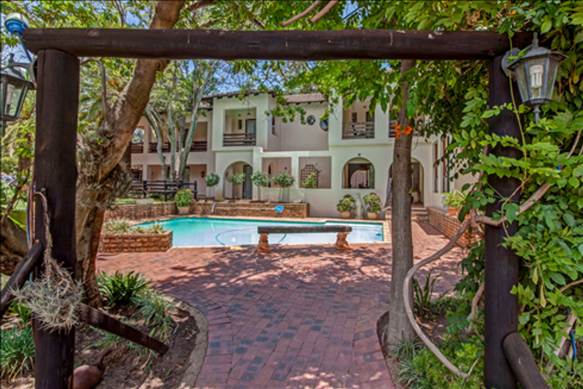 Two big properties combined into one Guesthouse! - Photo 3