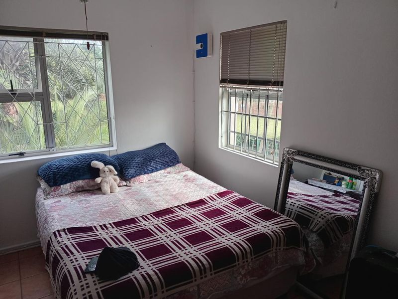 Experience comfortable, modern living in this well-appointed 2-bedroom duplex, designed to offer both convenience and style across a practical layout. - Photo 6