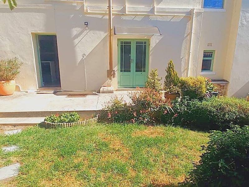 3 Bedroom 3 Bathroom Home - Photo 2