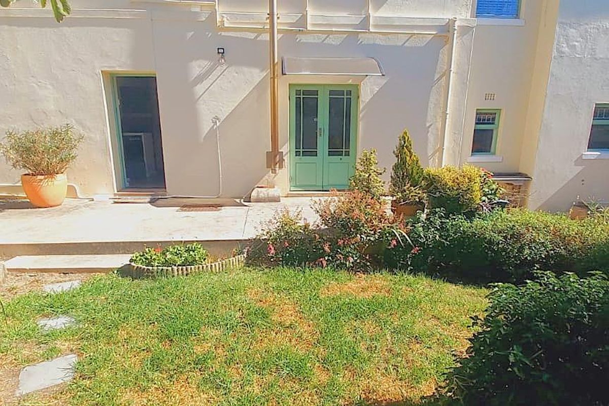 3 Bedroom 3 Bathroom Home - Photo 2
