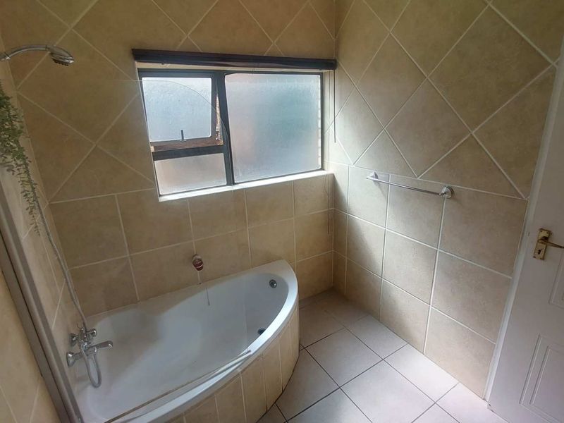 Luxury Living: 1-Bedroom Gem with Pool & Security! - Photo 6