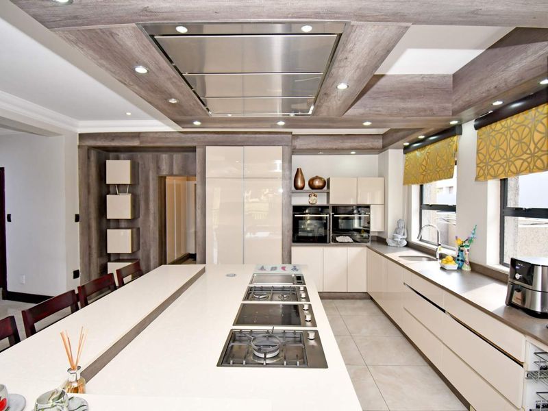 Spectacular 6-Bedroom Golf Course Mansion - Photo 9