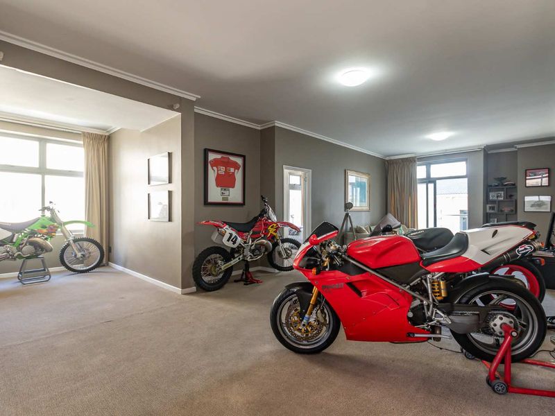Hens Teeth TWO almost three bed unit in much sought after beachfront complex - Photo 9