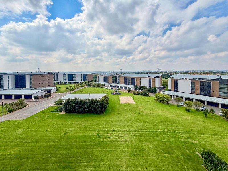 Ascend to Midstream | Penthouse Residence | For Sale & To Let - Photo 2