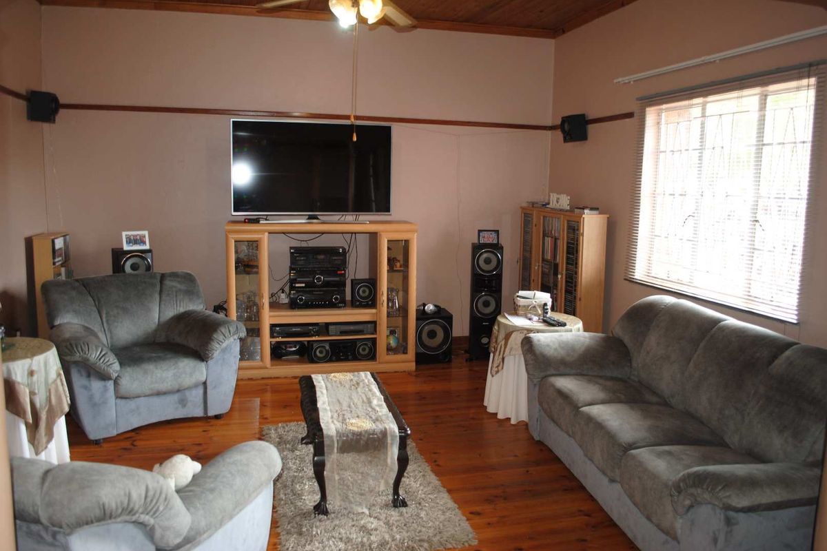 Lovely Farm Close to Town – Ideal for the Bona-Fide Farmer - Photo 4