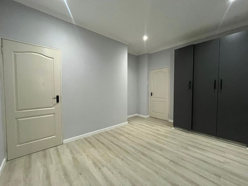 A MODERN APARTMENT IN BRYANSTON AWAITS YOU. - Photo 8