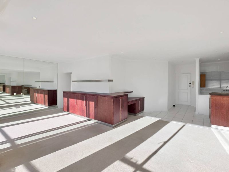 Sun-drenched 1-bedroom apartment with balcony in the heart of Gardens - Photo 6
