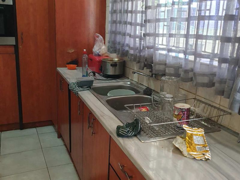 Price Reduce: Family Home in Prime Location - Photo 3