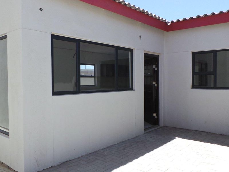 House with 10 Flats perfect to Trade of Live and earn an rental income. - Photo 3