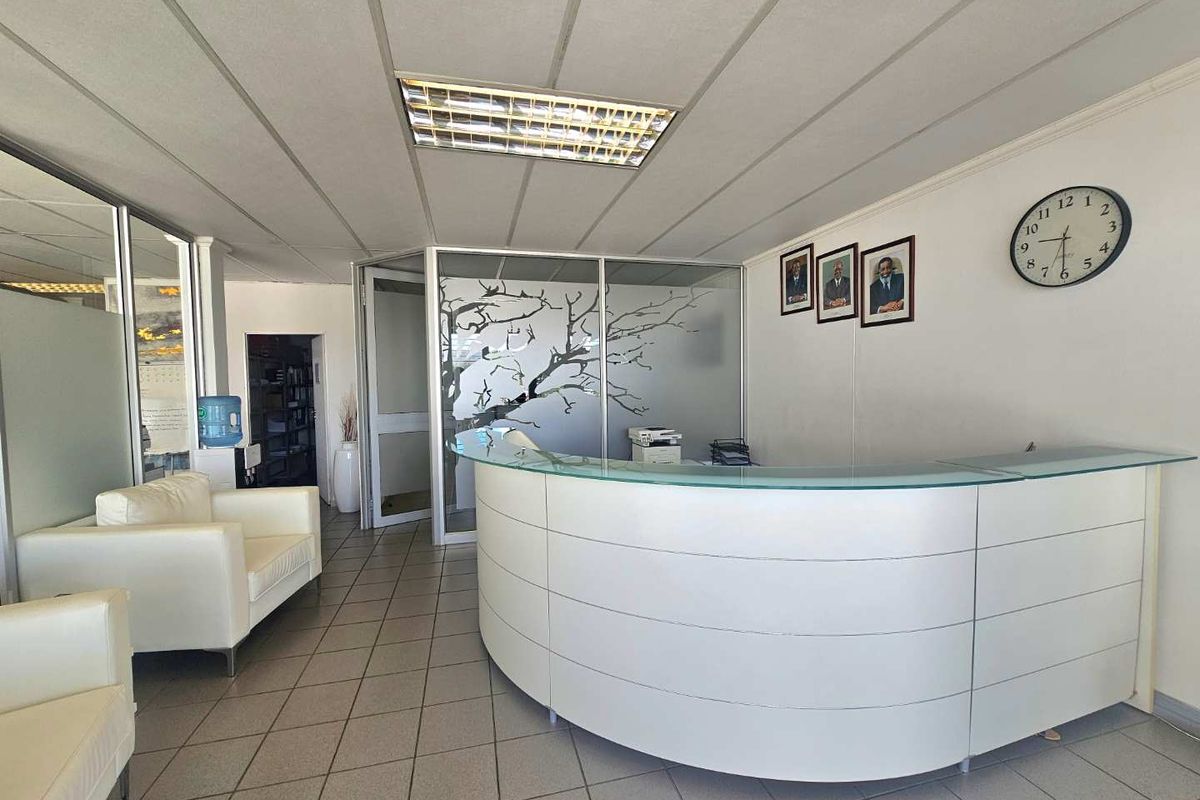 Modern 100m2 Office Unit in High-Demand Location - Photo 2