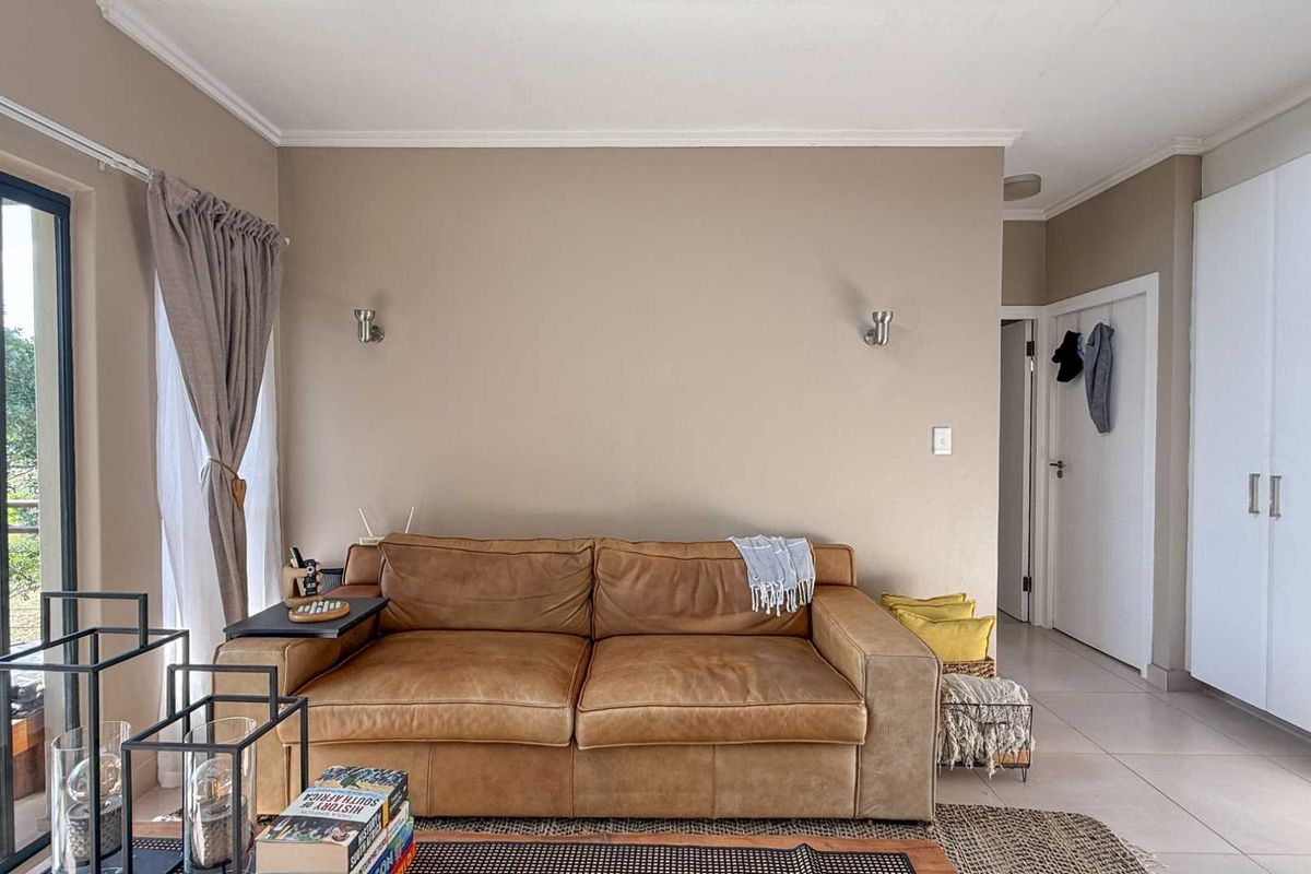 Two bedroom Apartment in Palm Lakes Estate - Photo 5