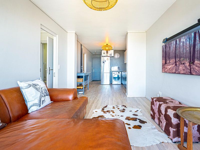 Breathtaking views from this magnificent 2 bed Apartment. - Photo 5