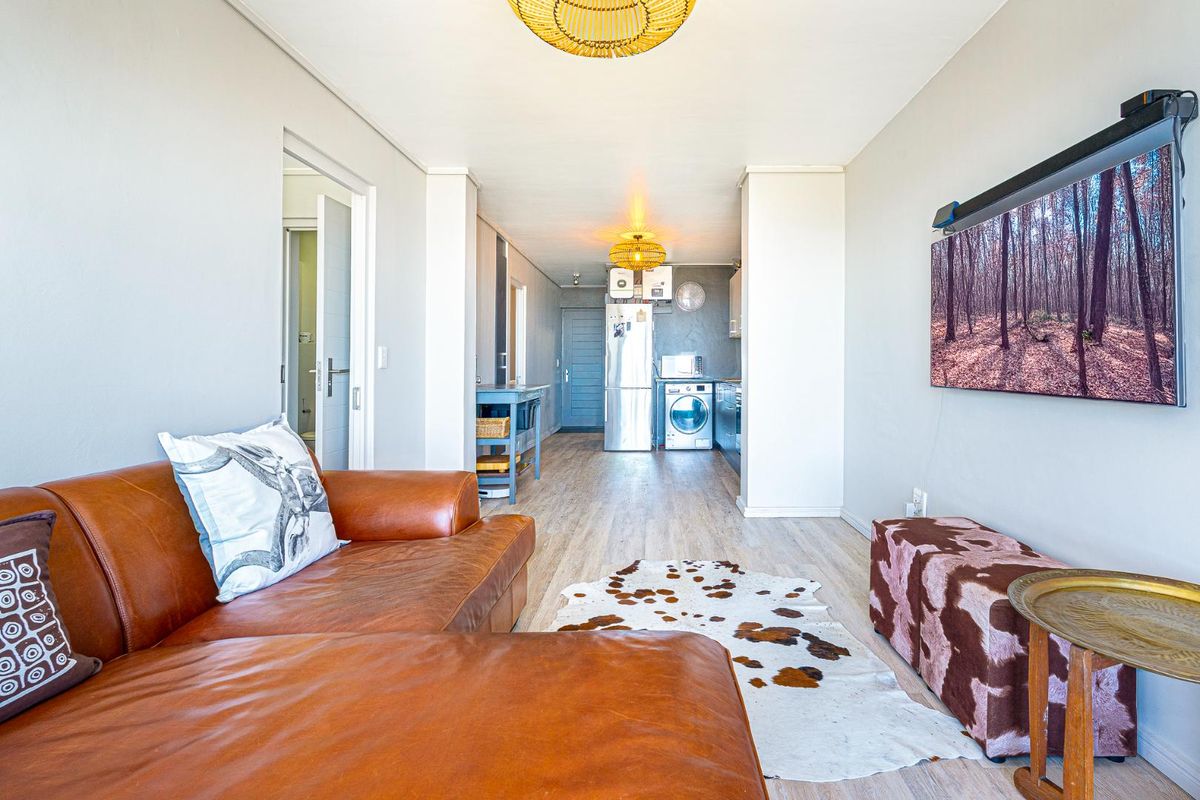 Breathtaking views from this magnificent 2 bed Apartment. - Photo 5