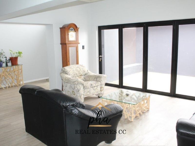 Entertainer's Dream!! 5 bedroom house with pool for sale in Walvis Bay for N$6 700 000.00 - Photo 9