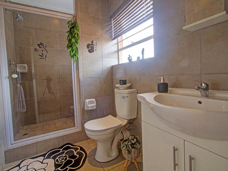 Fit for a King! - Photo 3