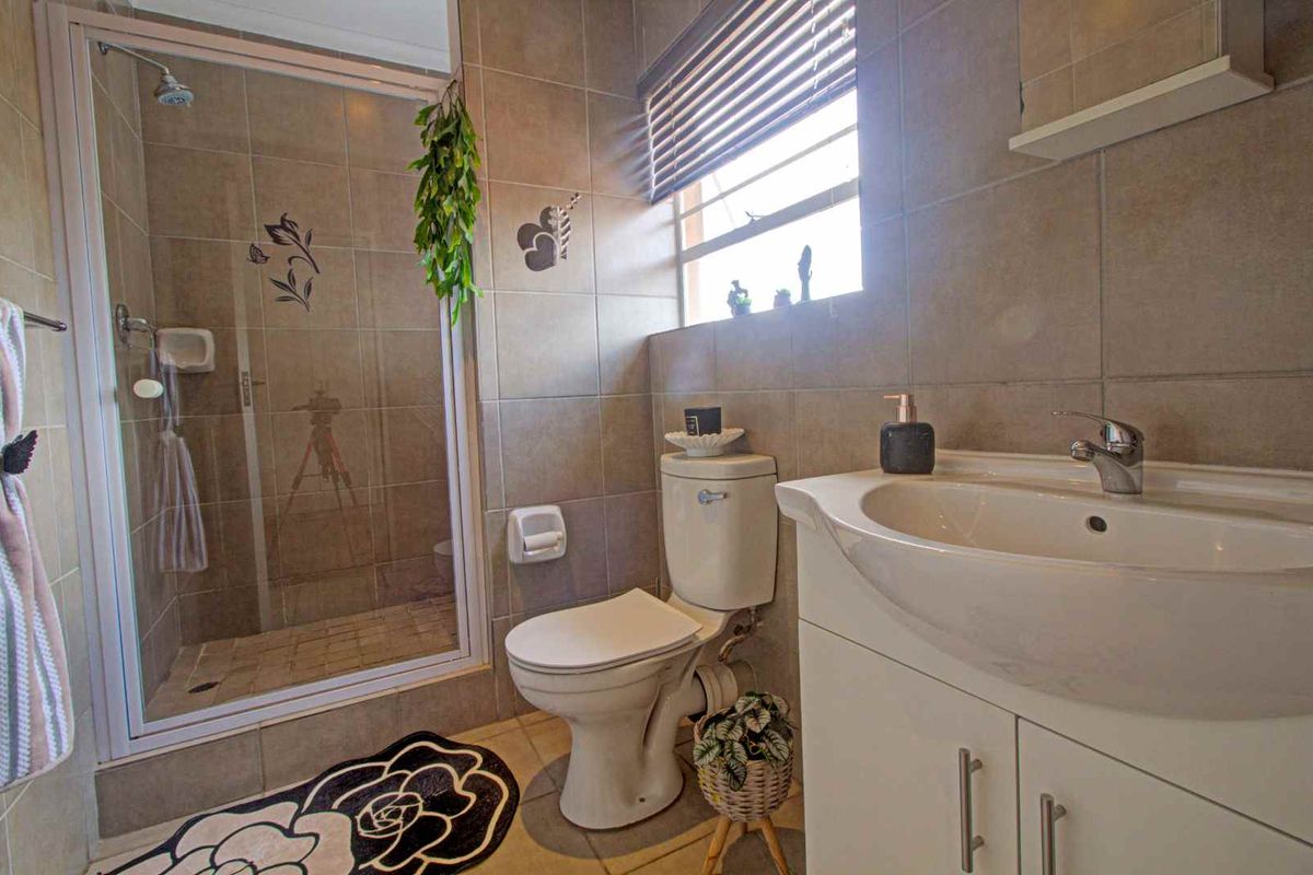 Fit for a King! - Photo 3