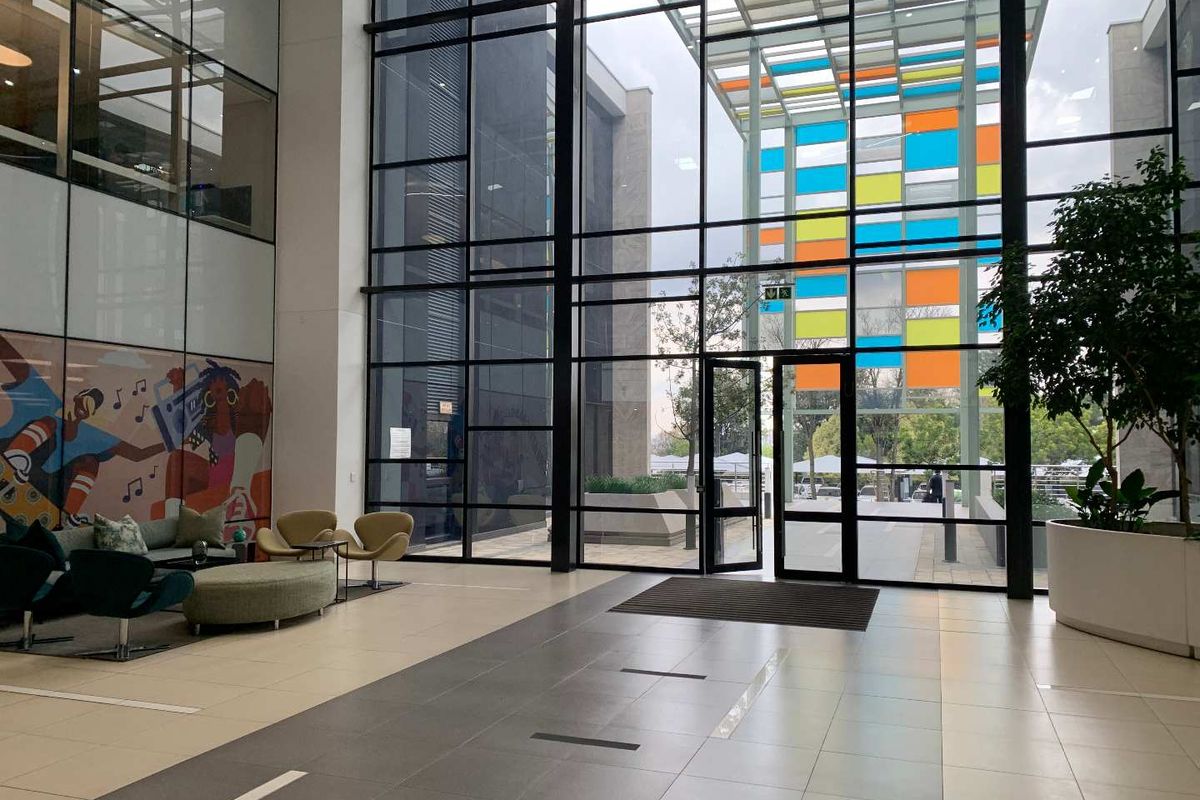 412m2 Refurbished Office Space To Let in Bryanston - Photo 2