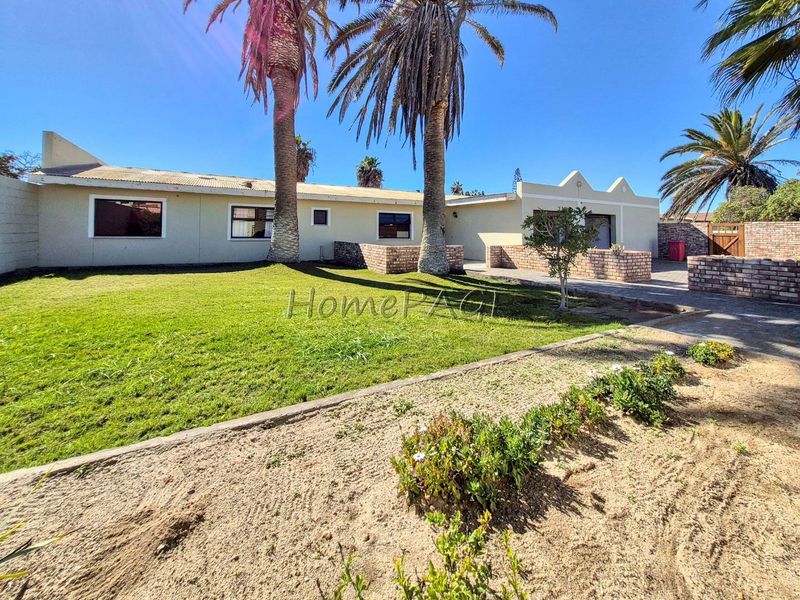Meersig, Walvis Bay:  Attractive VERY NEAT 5 Bedr home with Flat is for Sale - Photo 1