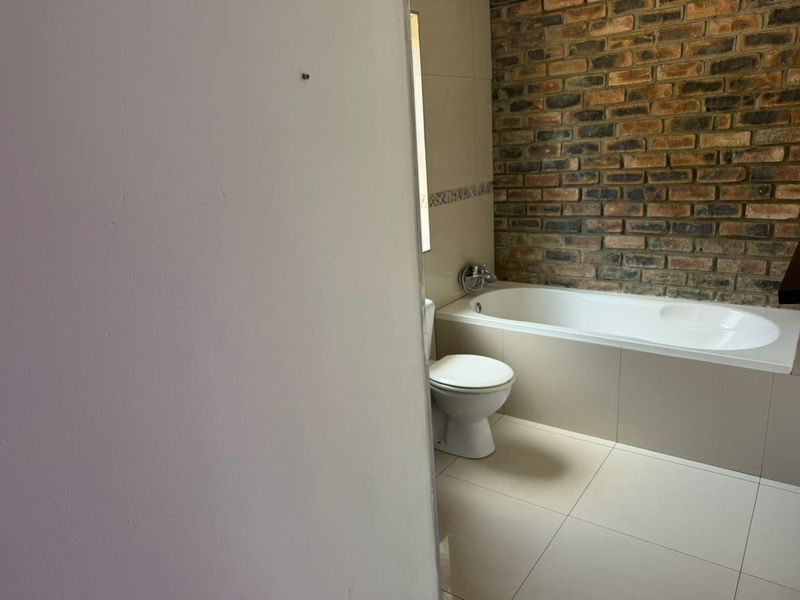 🏡 FREE-STANDING, 3-BEDROOM HOUSE TO RENT | Kleine Kuppe – Gamsa Street - Photo 8