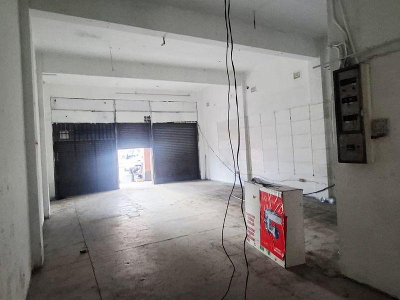 Prime Umgeni Rd Shop for Lease – Perfect for Retail or Workshop! - Photo 2