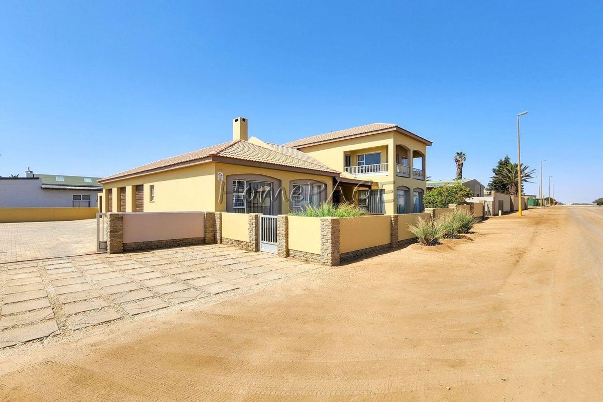 Ext 3, Rob Street, Henties Bay:  Beautiful Double Storey 3 Bedr Home is for Sale - Photo 3