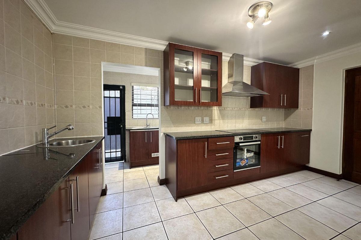 Very Secure 4 Bedroom Home For Rent In Morningside, Sandton - Photo 3